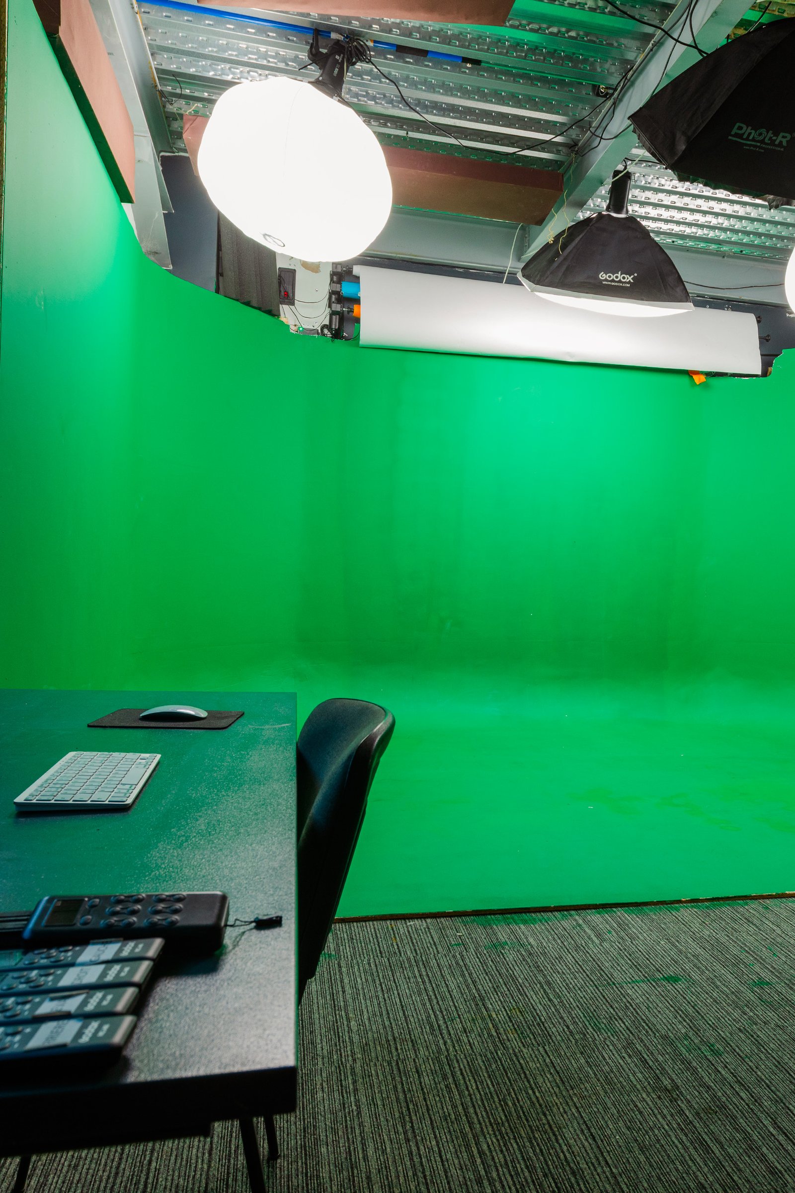 studio photo Lyon , Studio photo et video Vourles , Studio Photos et vidéo Lyon , Cyclorama Lyon , Cyclorama Vourles , Studio video , Studio photo , Cyclorama , Location studio photos Lyon , Location Vidéo , Location Lumières Lyon , Réalisateur Lyon , Réalisateur vidéo , Vidéo à Lyon , Photographe à Lyon , Audiovisuel Lyon , vidéaste Lyon , photos Lyon , Vidéo Lyon , Photographe Vourles , shooting studio Lyon , shooting Lyon , Video entreprise Lyon , photo d'objet Lyon , photographe marque Lyon , photographe de mode Lyon , Video Mode Lyon , clip musique Lyon , Création décors Lyon , décors film Lyon , book photo Lyon